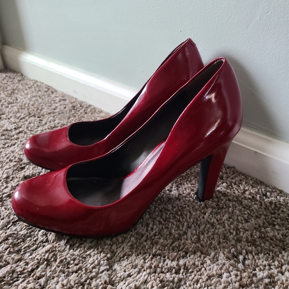 Jessica Simpson Red Heels - Picture 2 of 4